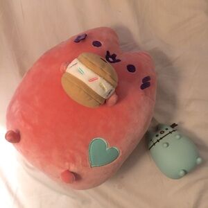 Big Macaron Pusheen and Tiny Vinyl Zombie Pusheen